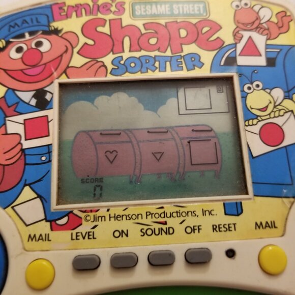 Sesame Street Ernie's Shape Sorter Handheld Game - Picture 2 of 6